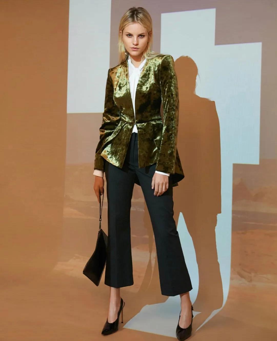 职场应该怎么穿不普通不老气,一套时髦又得体的职场造型