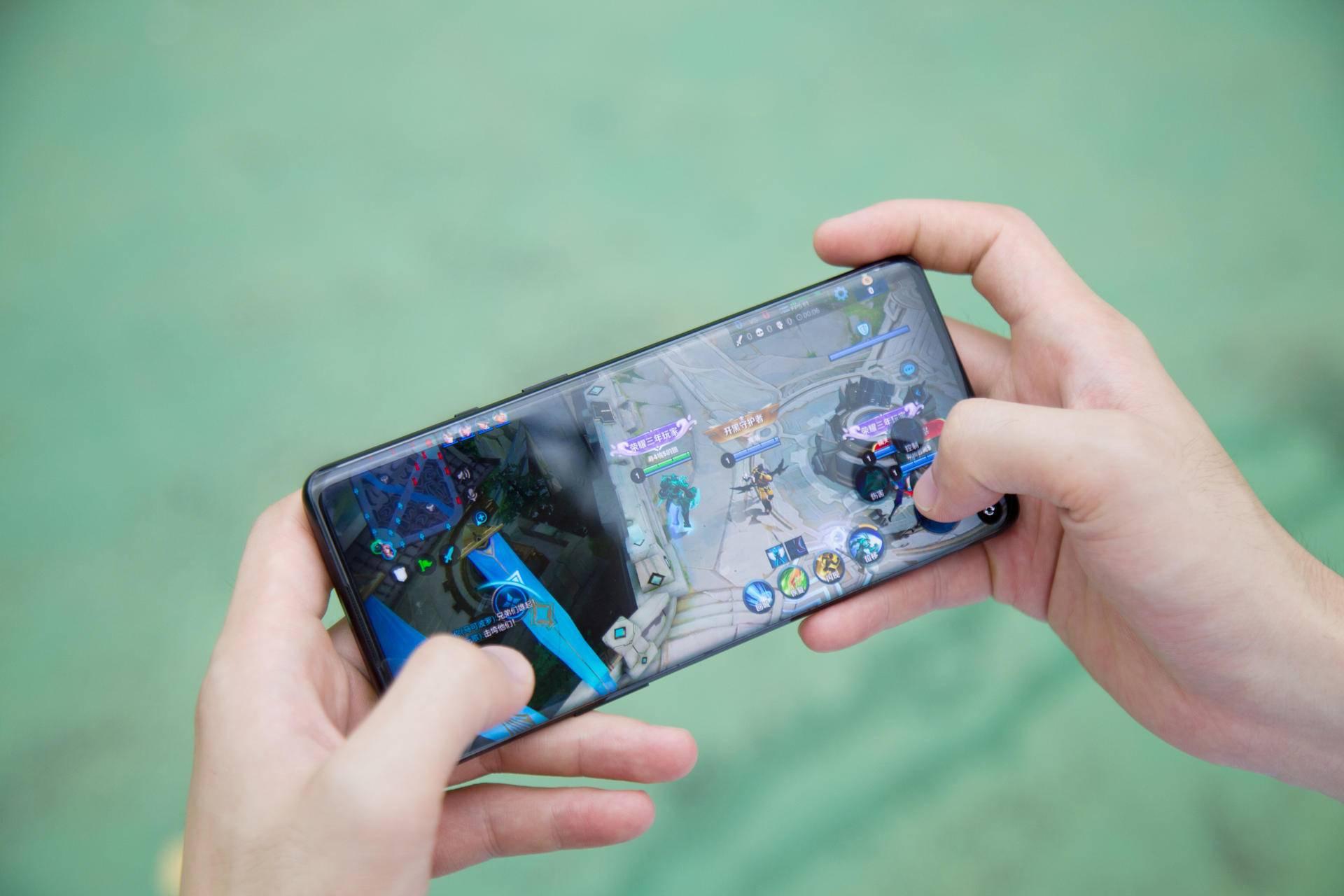 现在一加手机值得入手吗,被央视翻拍相当于什么