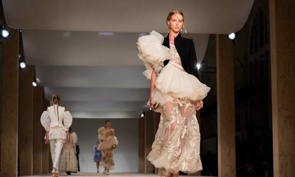 mcqueen算一线奢侈品吗,mcqueen经历