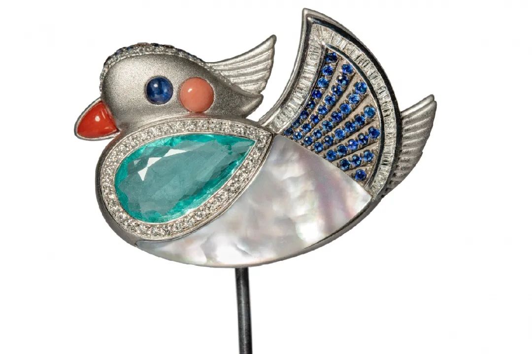 她设计的珠宝如画似景承包了你对美的所有渴求与遐想