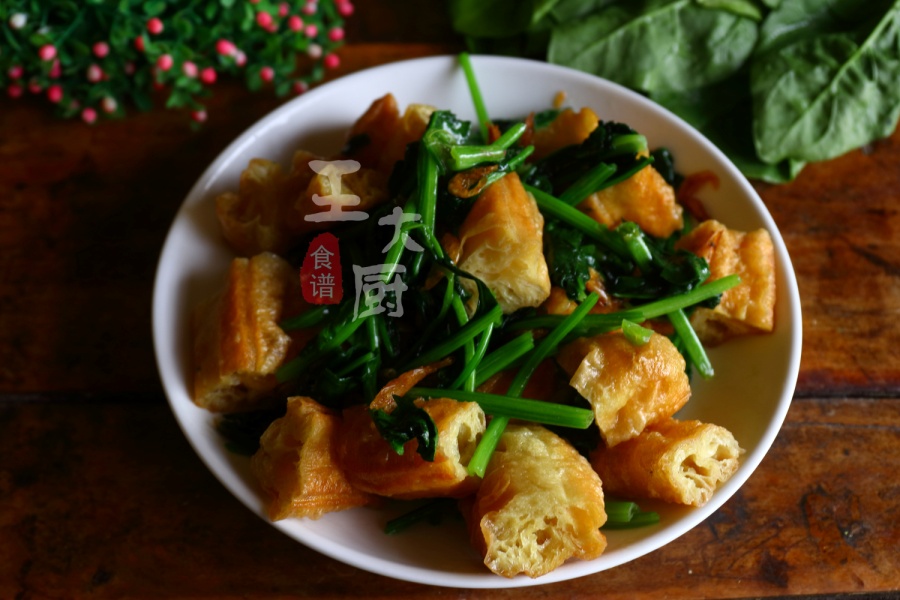 菠菜炒油条的家常做法简单又好吃,油条的家常菜做法简单又好吃