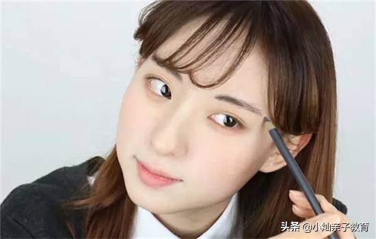 青春期爱打扮如何引导,青春期的孩子爱打扮家长要制止吗