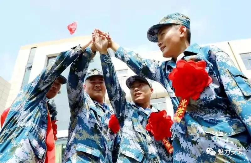 征兵入伍宣传标语简短,向名校进军百炼成钢唱出青春无悔