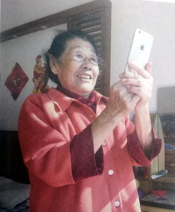 敬一丹64岁生日当天，母亲离世，泪水中的生命轮回