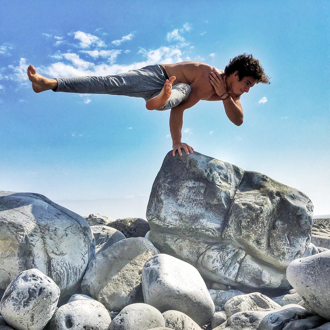 瑜伽哪个体式改善静脉曲张,小腿静脉曲张怎么改善