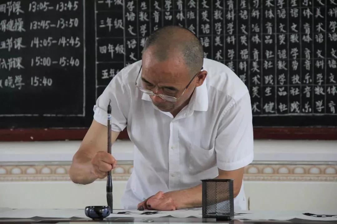 高管辞职钓鱼，外卖小哥猝死在家：不是所有成功，都叫年入百万