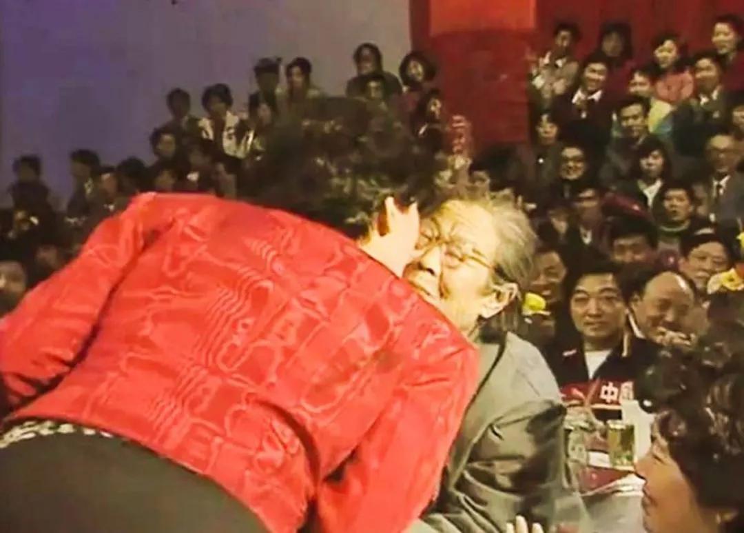 红楼梦草蛇灰线伏脉千里情节,红楼梦草蛇灰线伏脉千里什么意思