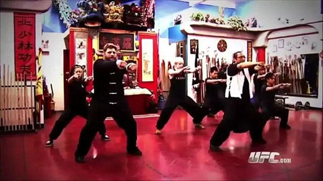 传武不能打,所以——要自宫