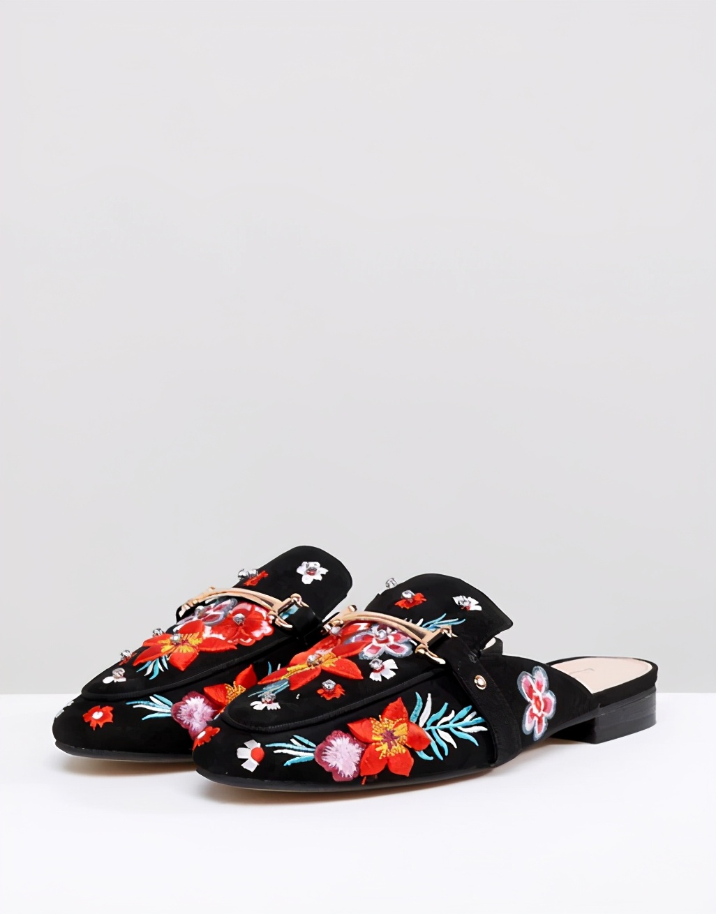 中国尿盆在美国高价热卖！放红酒当果盘，外国人这么好骗吗哈哈哈