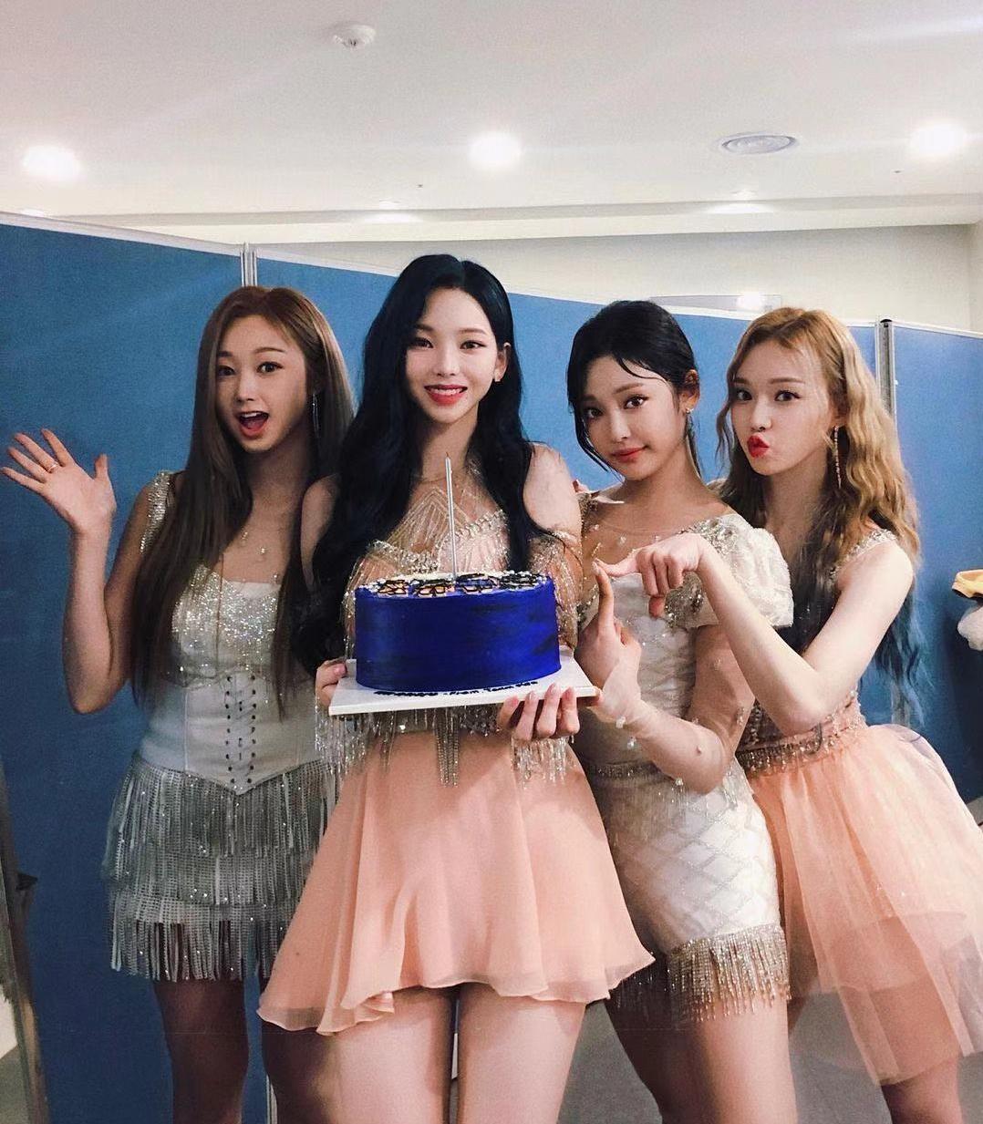 韩国女团跳舞被指博眼球,韩国女团舞台被指博眼球