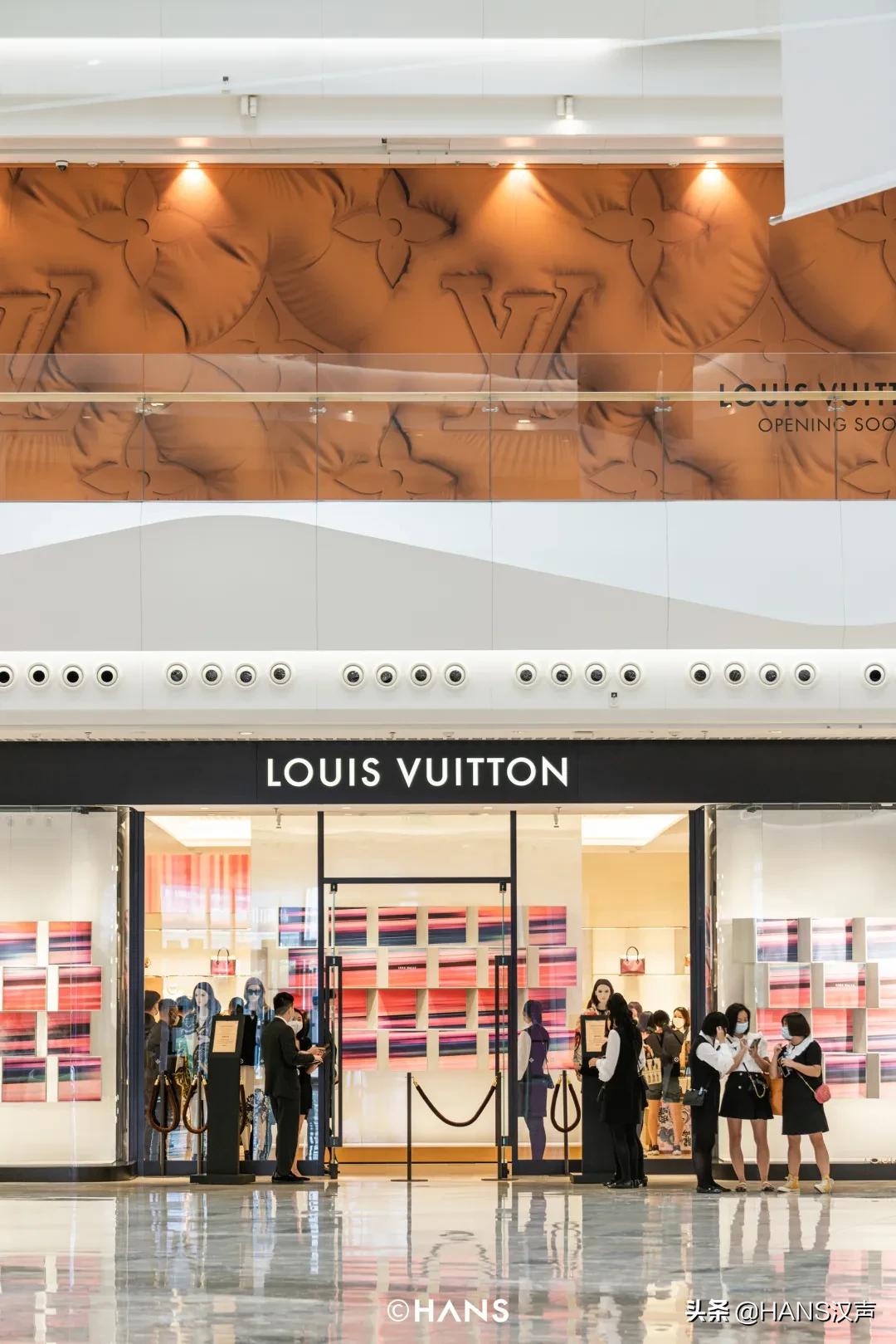 LV、DIOR、CELINE、LOEWE……武汉恒隆大牌全开，景甜都来逛