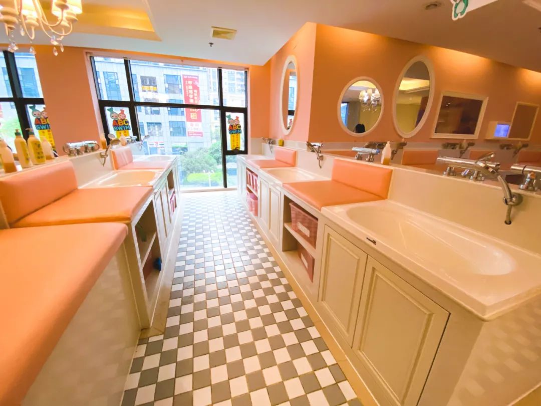 适合大孩子玩的亲子游泳,这家亲子游泳馆真的适合遛娃