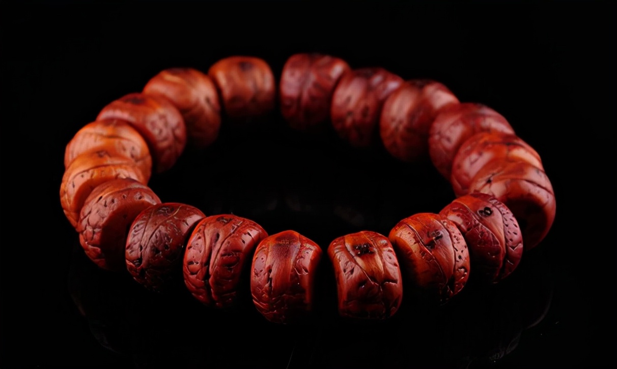 文玩金刚菩提手串保养,蜜蜡手串佩戴和保养方法