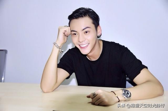 谁的笑容最治愈男明星,有没有治愈系笑容的男明星