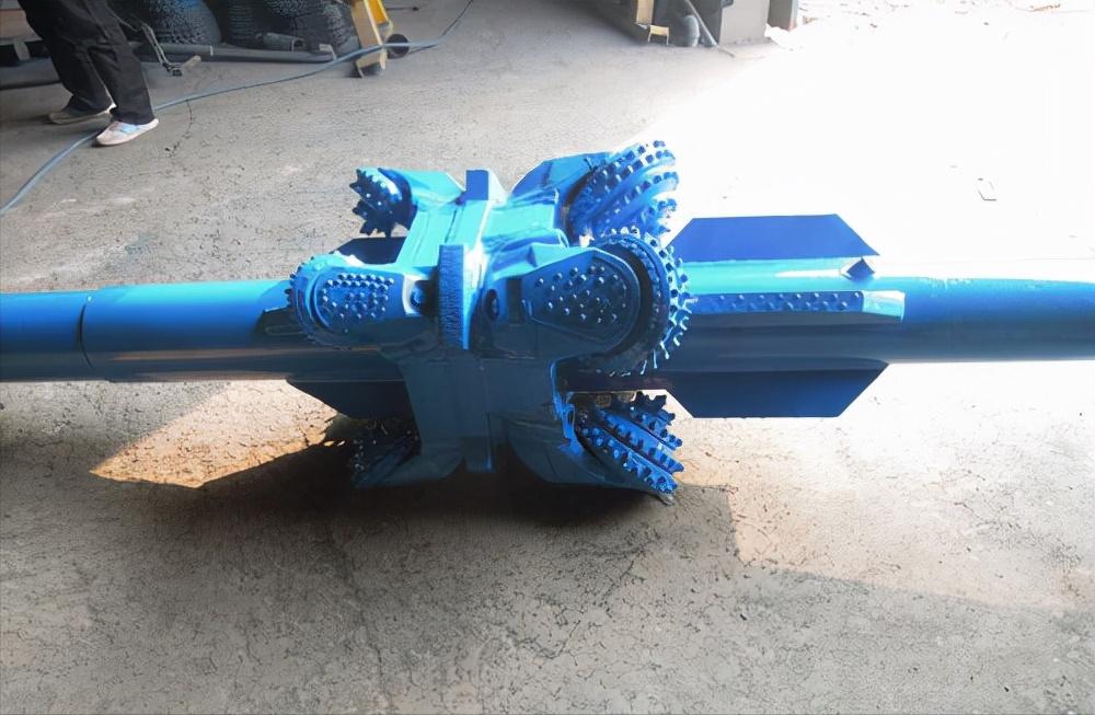 岩石扩孔器现场施工视频,岩石扩孔器如何选配