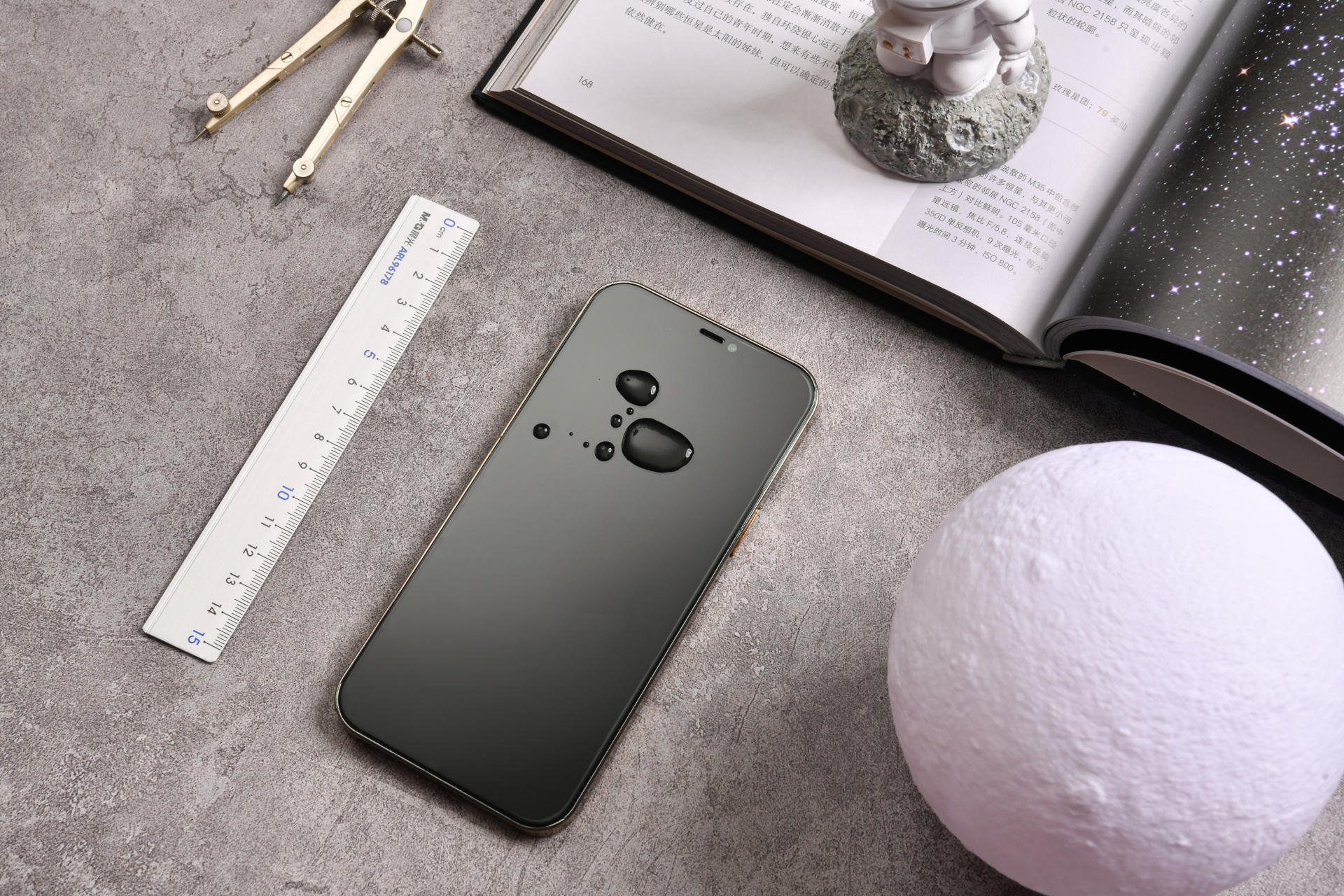 钢化膜和不贴膜差别大吗,钢化膜需要注意哪些细节