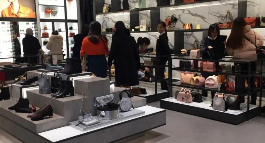 疫情期间,没法去香港买包?不如花千元在国内买一只古董包