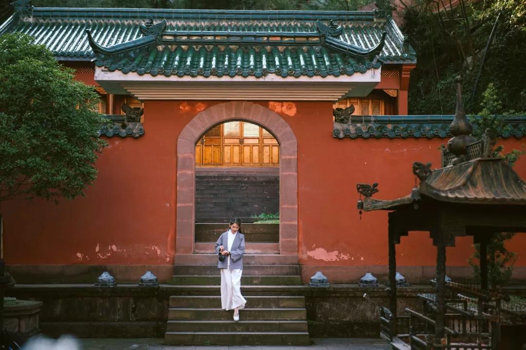 五一山顶云海露营攻略,云海悬崖旅游攻略