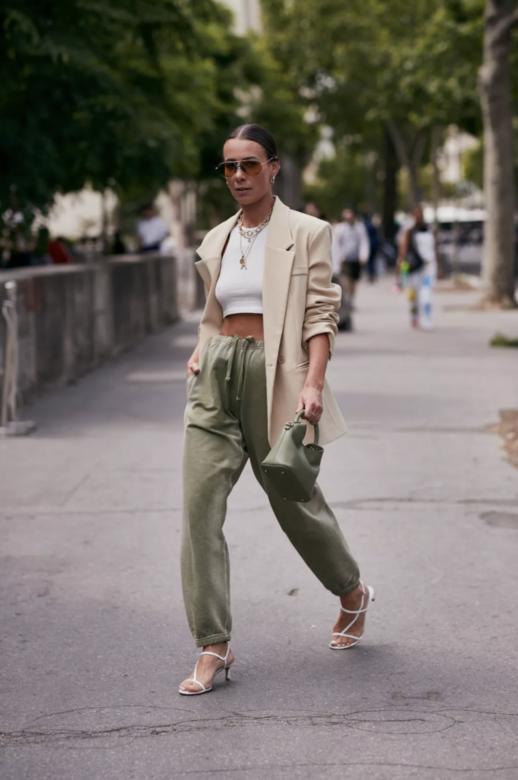 复工上班首选这3种长裤！以运动裤作转季穿搭上班大方又轻松