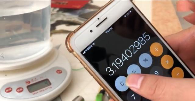 翡翠原石赌石真的是骗人的吗,几十元的翡翠原石赌石现场