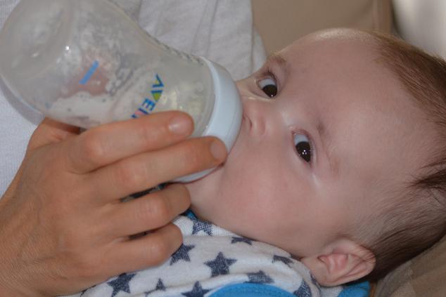 宝宝的吃奶姿势，预示着孩子的性格，你家宝宝是哪种呢？