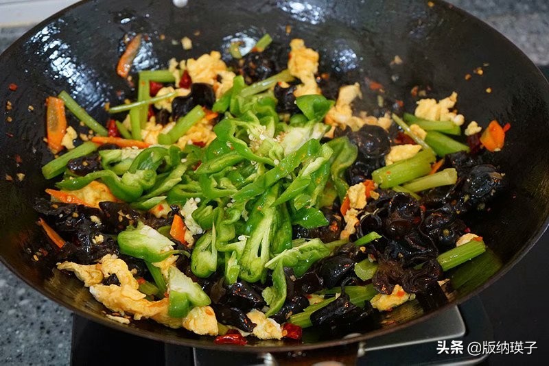 如何炒木耳才不会爆炸,炒木耳的时候怎么会爆