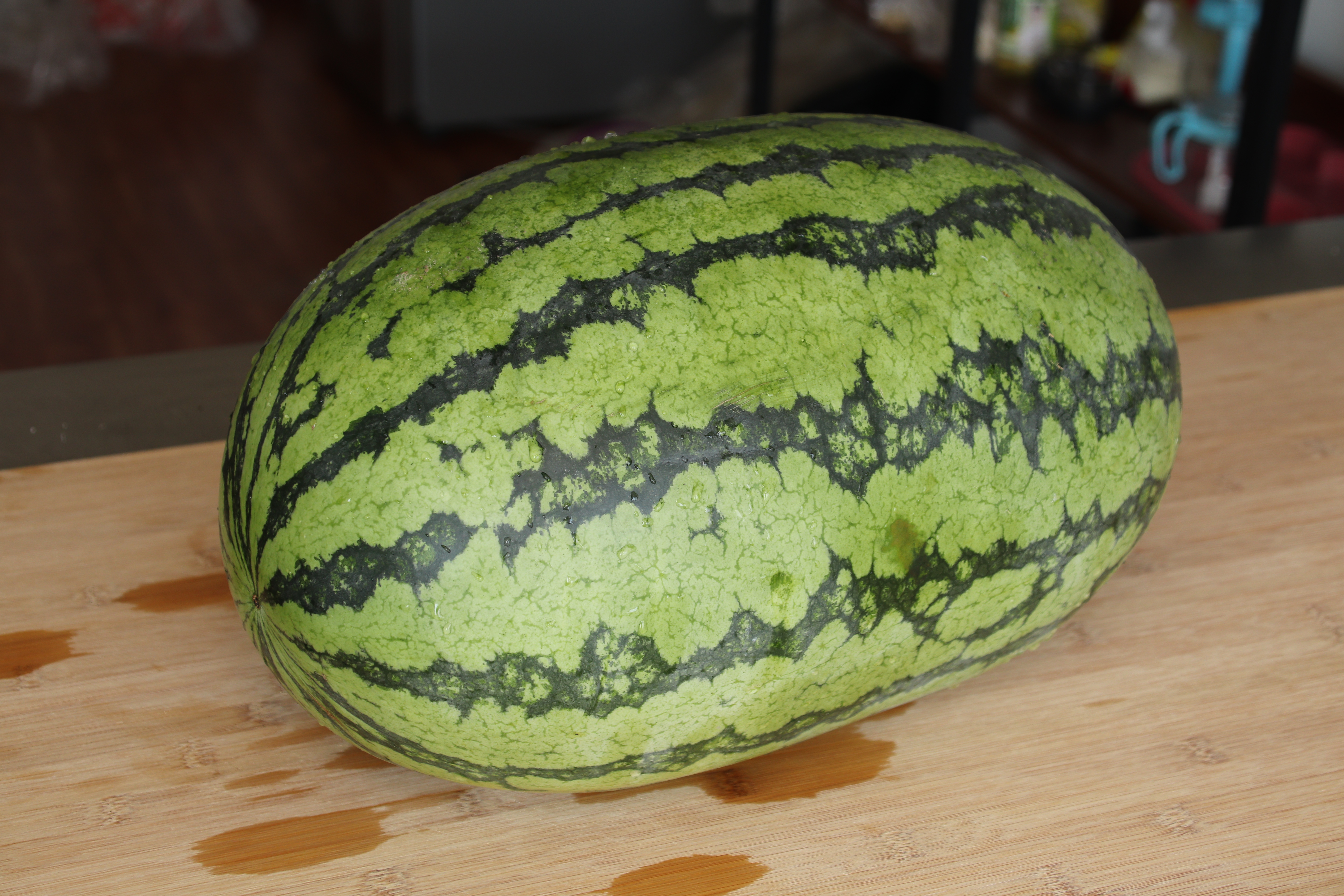 西瓜甜不甜四种挑法,怎么辨认西瓜甜不甜的小妙招