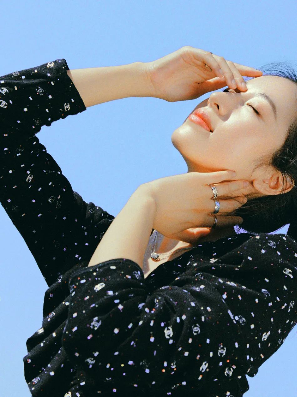 虞书欣穿的可爱灵动的衣服,自己认为适合虞书欣的衣服