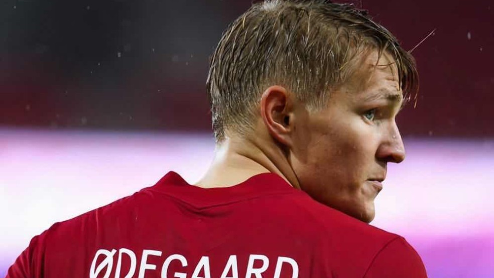 11个c罗vs11个梅西实况足球,实况足球普卡c罗梅西谁更强