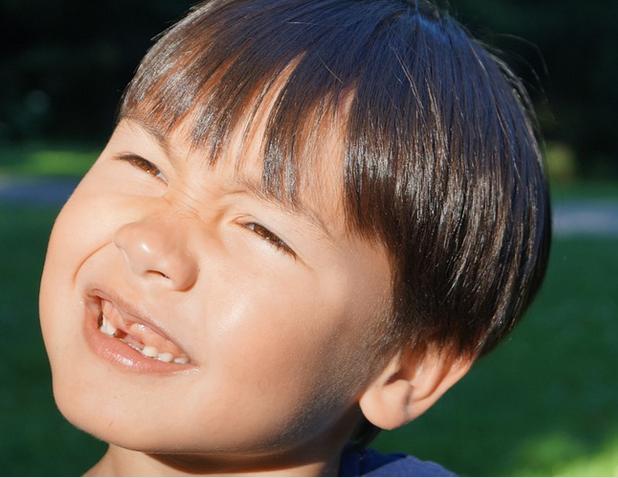 孩子脱落的下乳牙应该怎么处理,小孩乳牙掉下来怎么处理