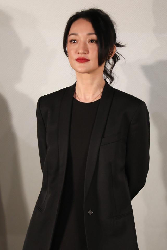 周迅穿黑条西装,周迅西装造型图片