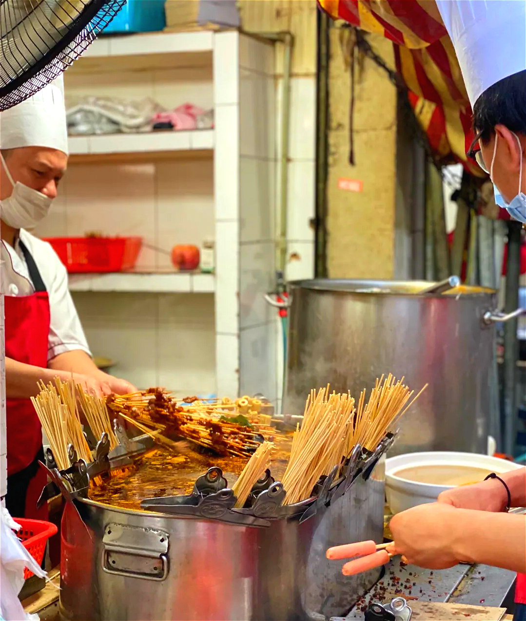 成都很火的串串网红店,成都生意火爆的串串