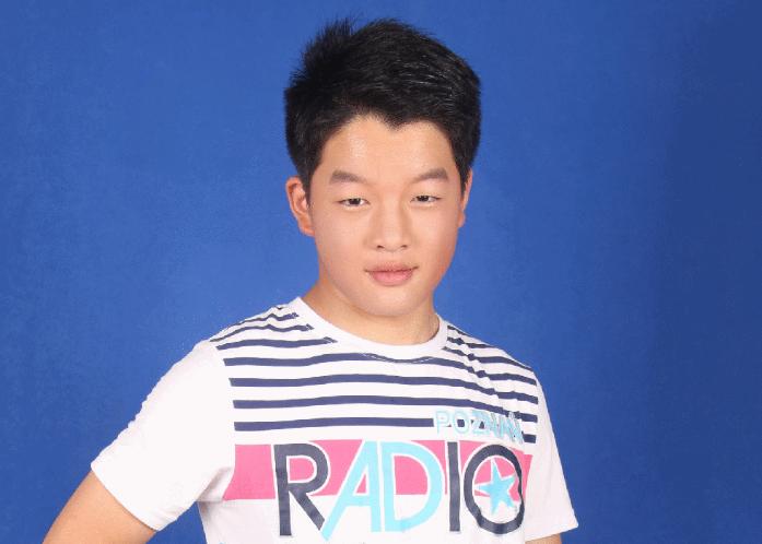 周星驰年轻时被说丑,因为长得丑被周星驰看中