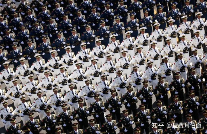 “这么光荣的一天，决不在辽远的将来，而在很近的将来。”