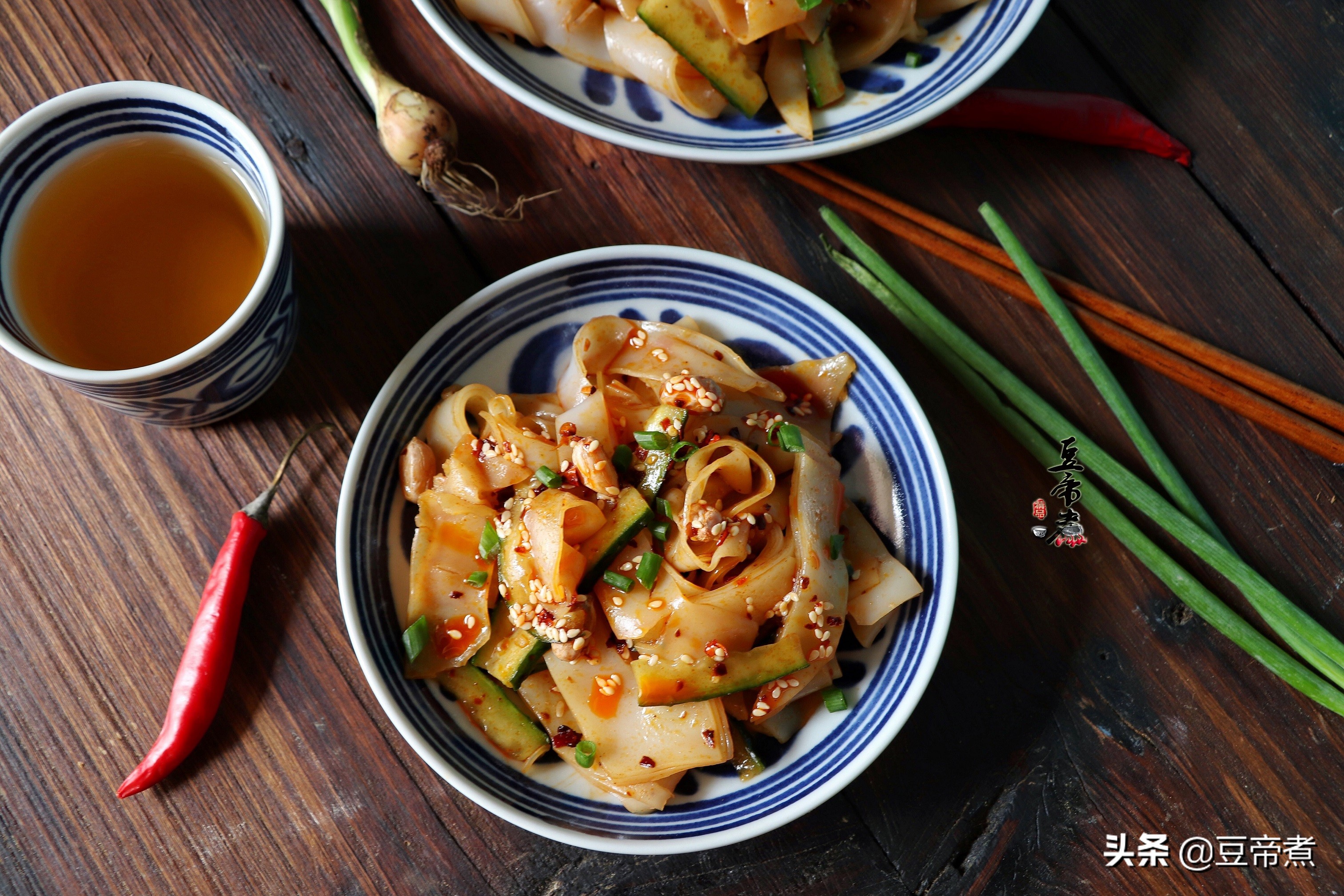 下雨没事在家自制凉皮,和家人一起做凉皮