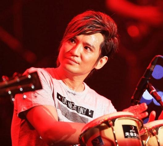 黄家驹去世后三个人对他的看法,黄家驹去世后队员是什么反应