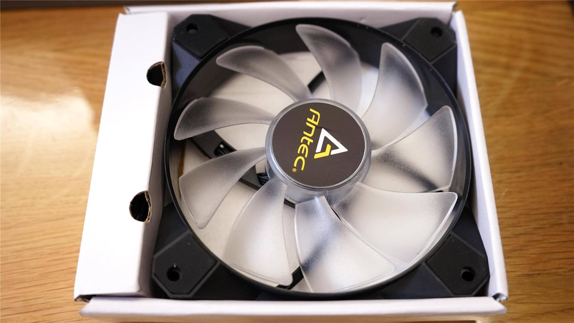 安钛克机箱标配风扇够用吗,安钛克静音机箱哪款最好