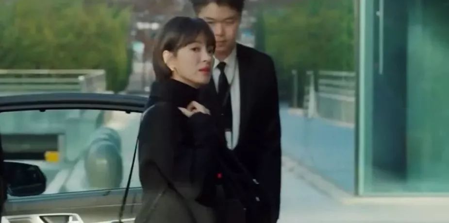 来不及吐槽《男朋友》剧情，我满眼都是宋慧乔的高领衫和大衣！