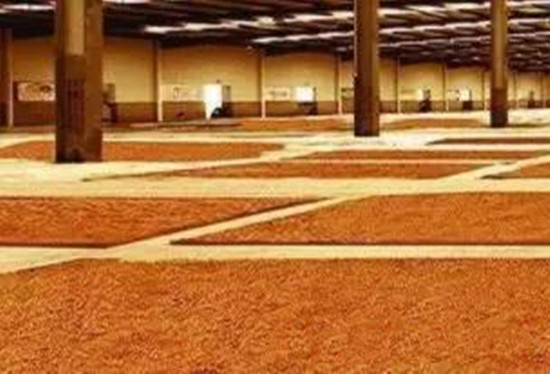 固态酒醅蒸酒时的最佳温度是多少,固态法酿酒酒糟入锅蒸酒的方法