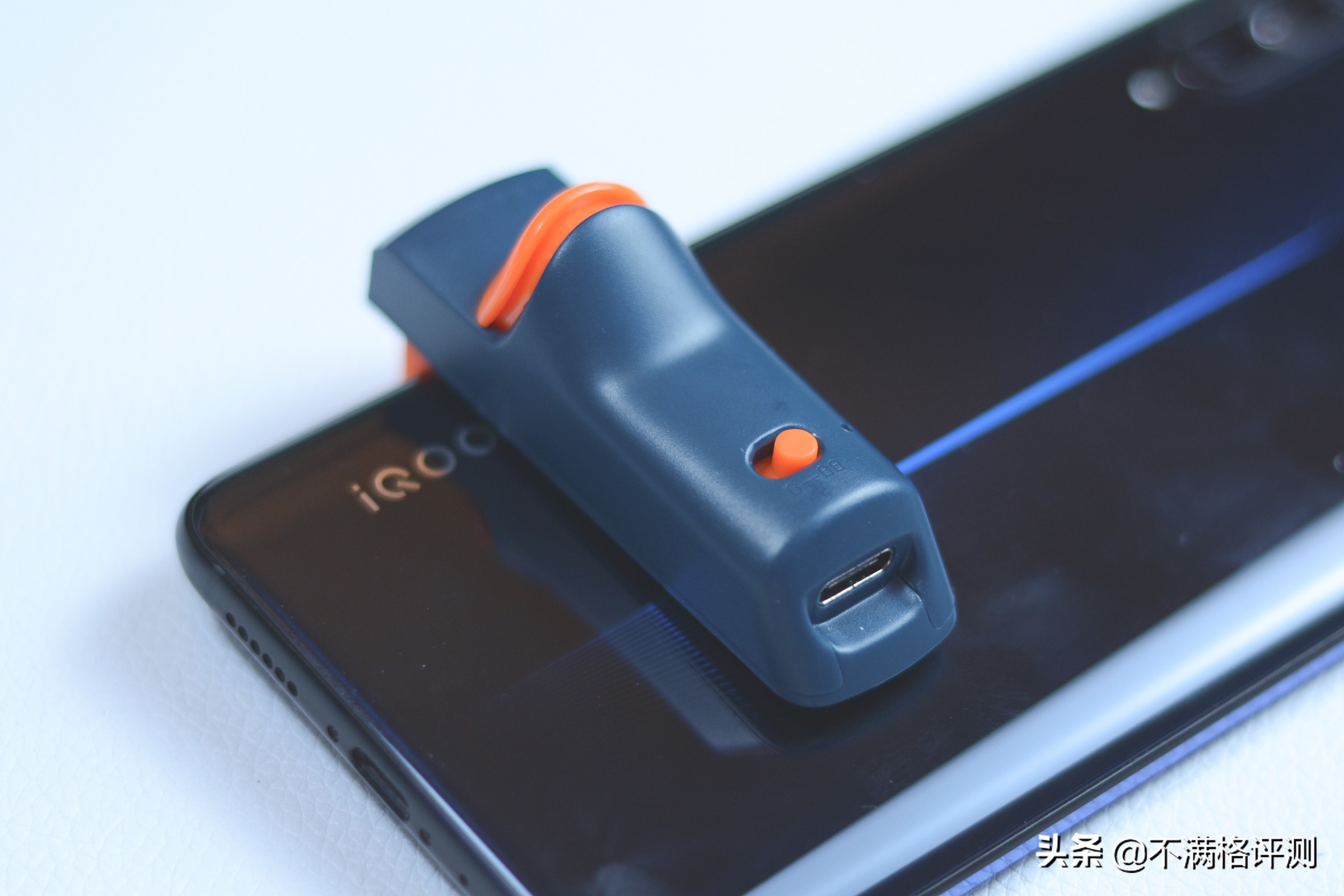 北通J1手游按键：打火机一样大小，用它玩吃鸡，SKS秒变AK47