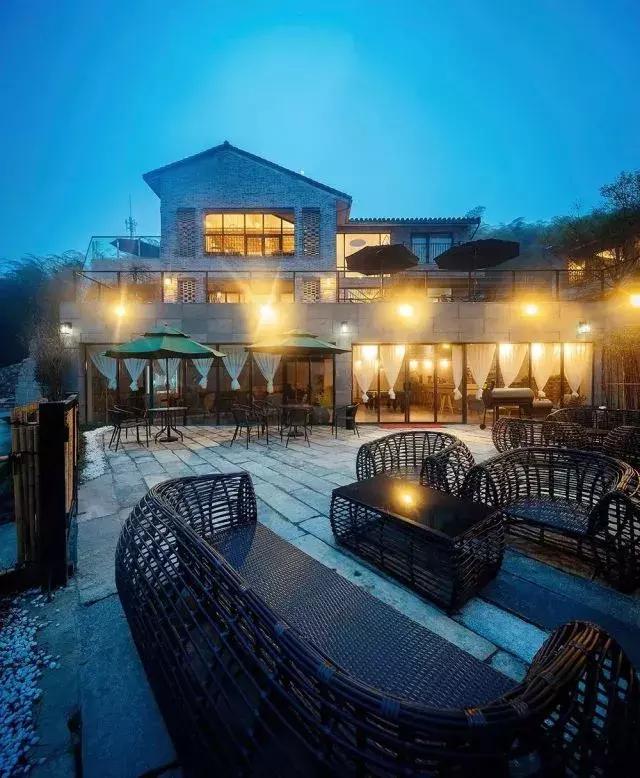 德清最高峰上的云端民宿，躺在离星空最近的床上