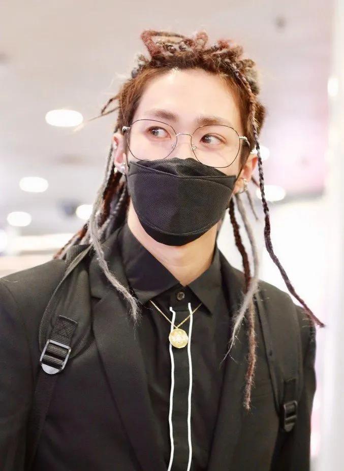 防疫造型大赛第二弹，杨幂热巴刘雯...戴口罩也挡不住的时髦感