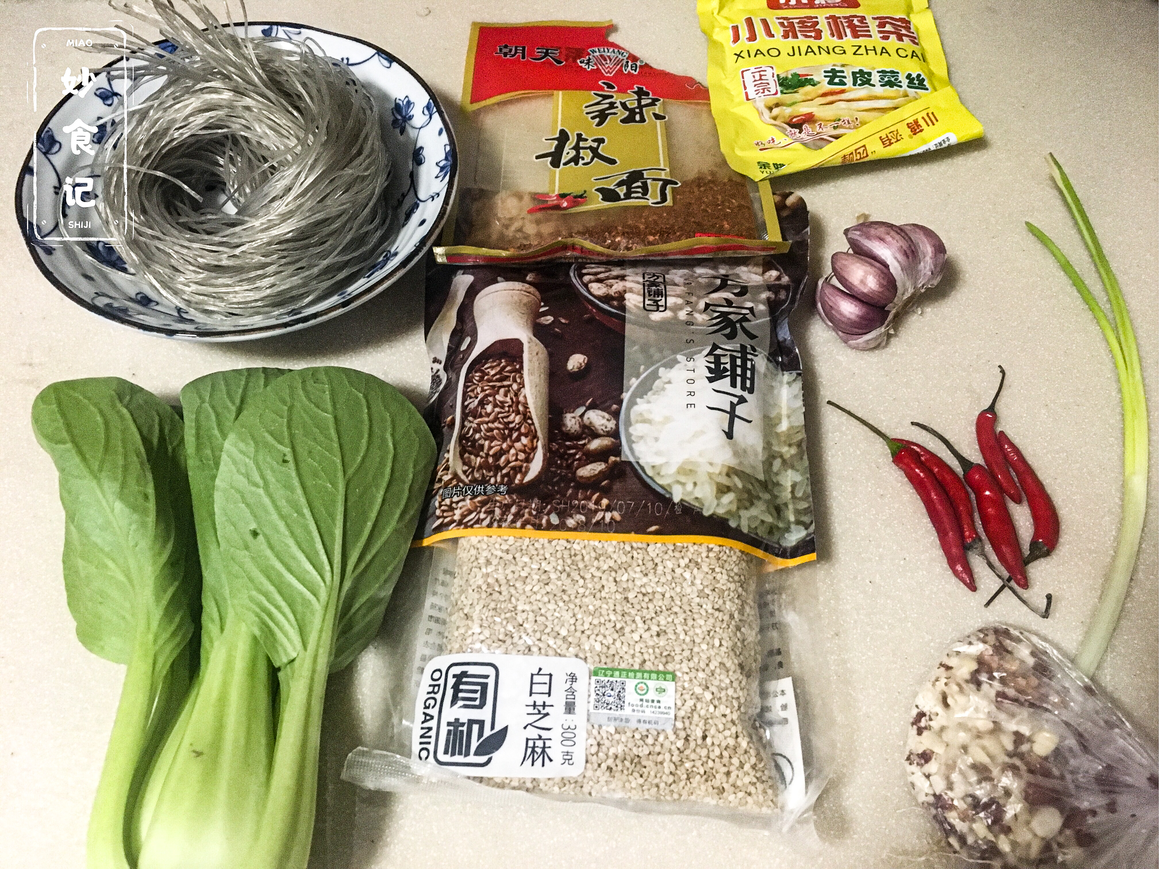 白象酸辣粉用冷水还是热水泡,自嗨锅酸辣粉上面加冷水还是热水