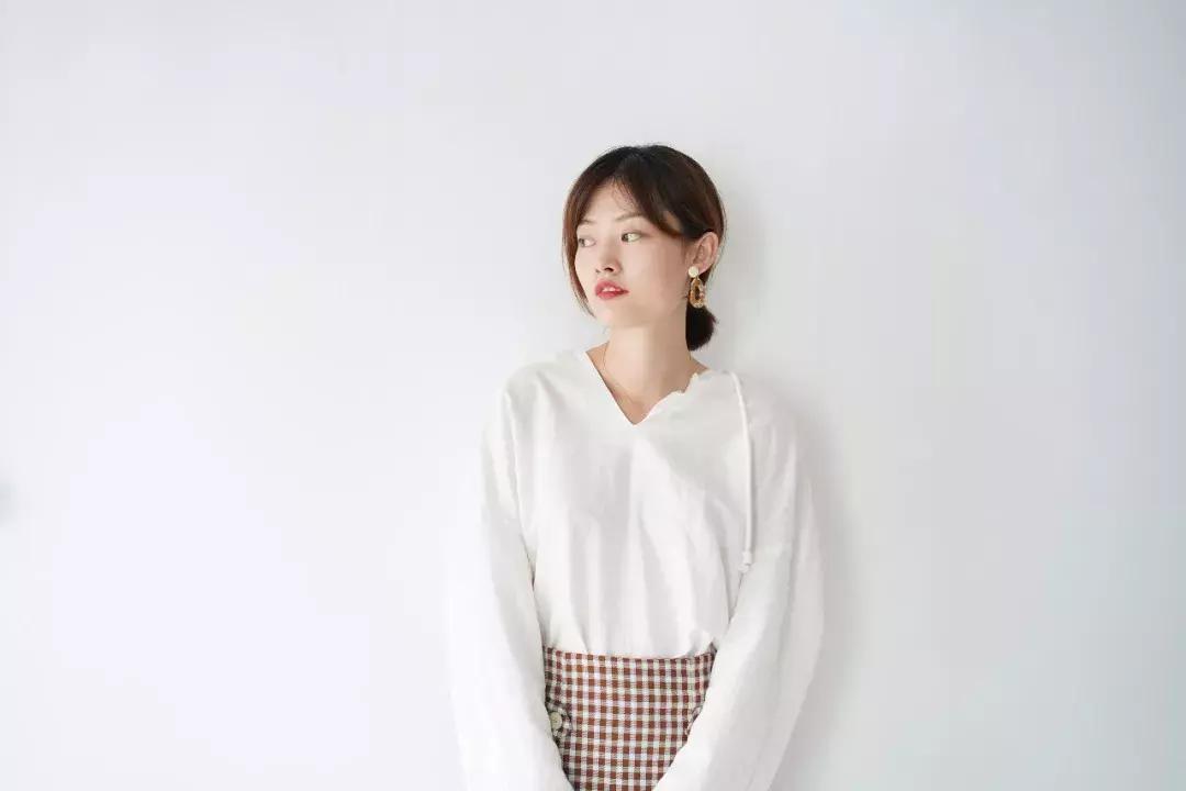 买回来的压箱底衣服,压箱底的旧衣服这样穿一秒变时髦