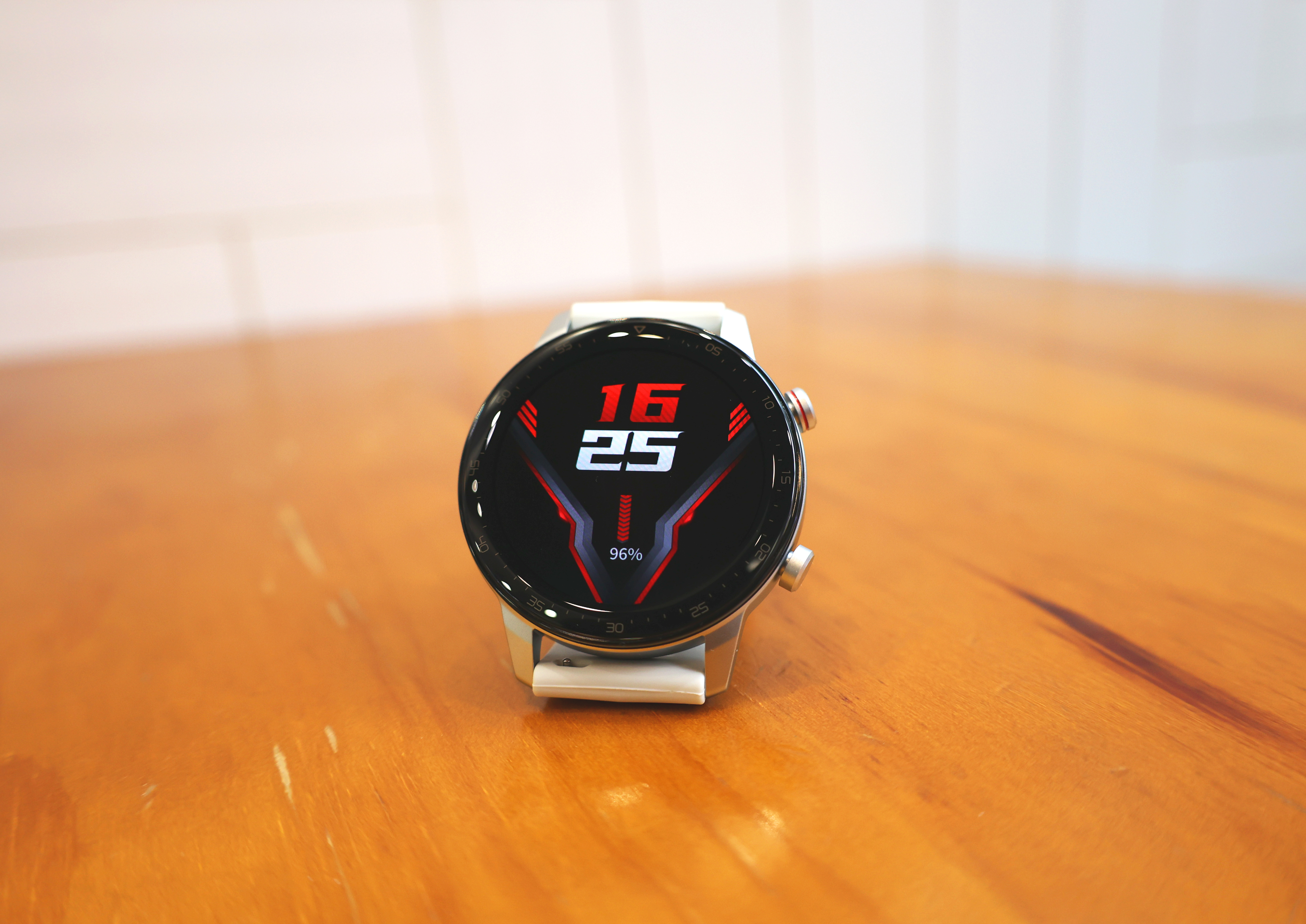 红魔手表上手评测：2021首发的第一款智能手表，不仅帅且实用