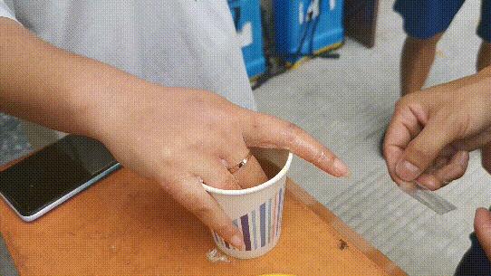 手指不小心被502胶水粘住了怎么办,手被502粘住求助消防员