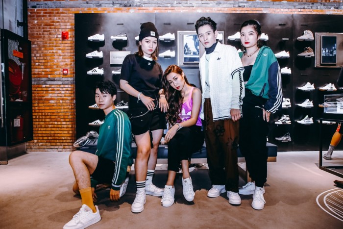 adidasOriginals阿迪达斯三叶草上海中环广场店耀目登场