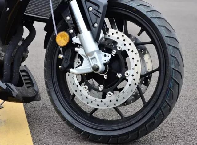 国产新感觉运动街车，功率23.5加速8.4秒，极速164配ABS系统