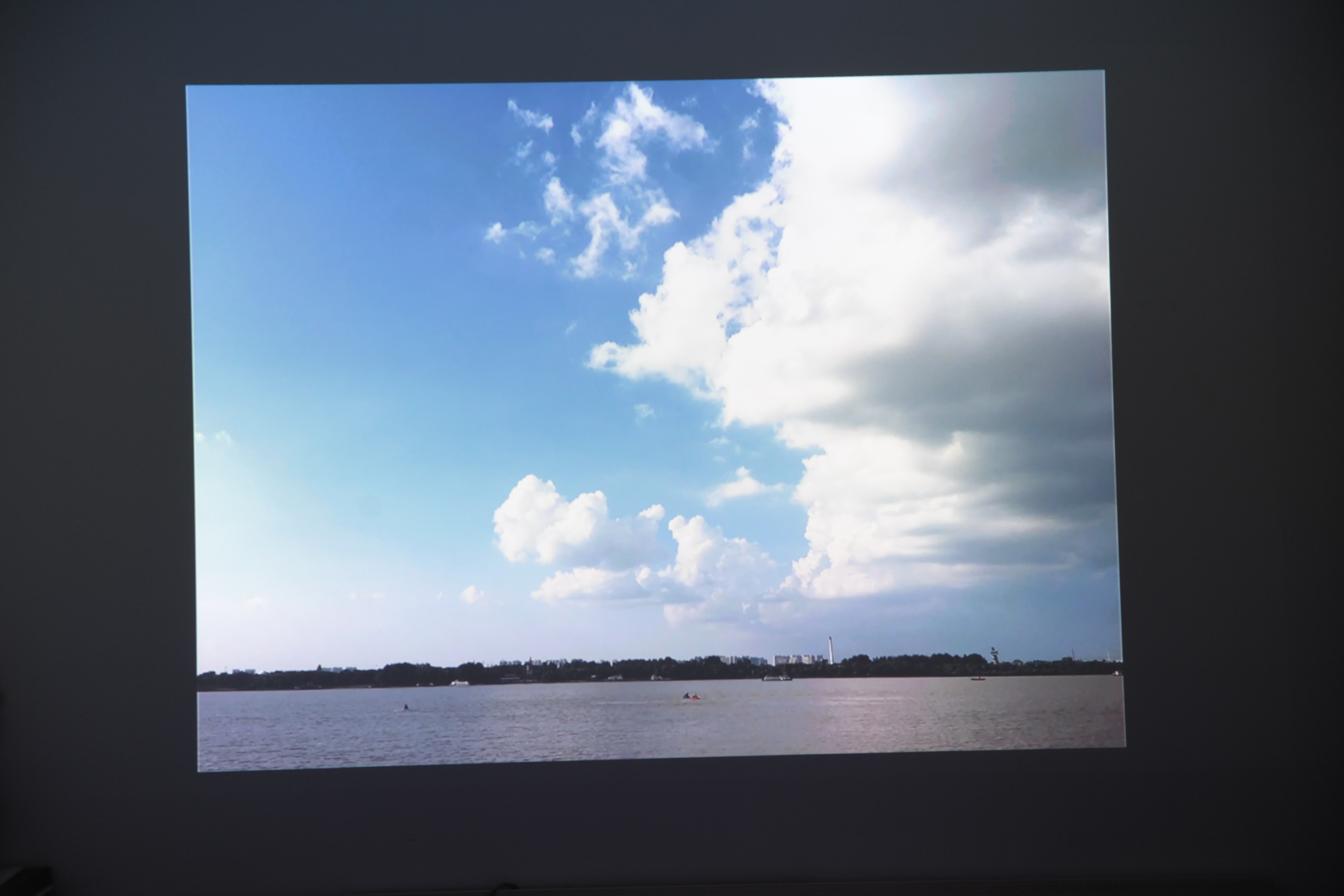 家庭投影机选什么样的幕布,家庭投影仪不要幕布