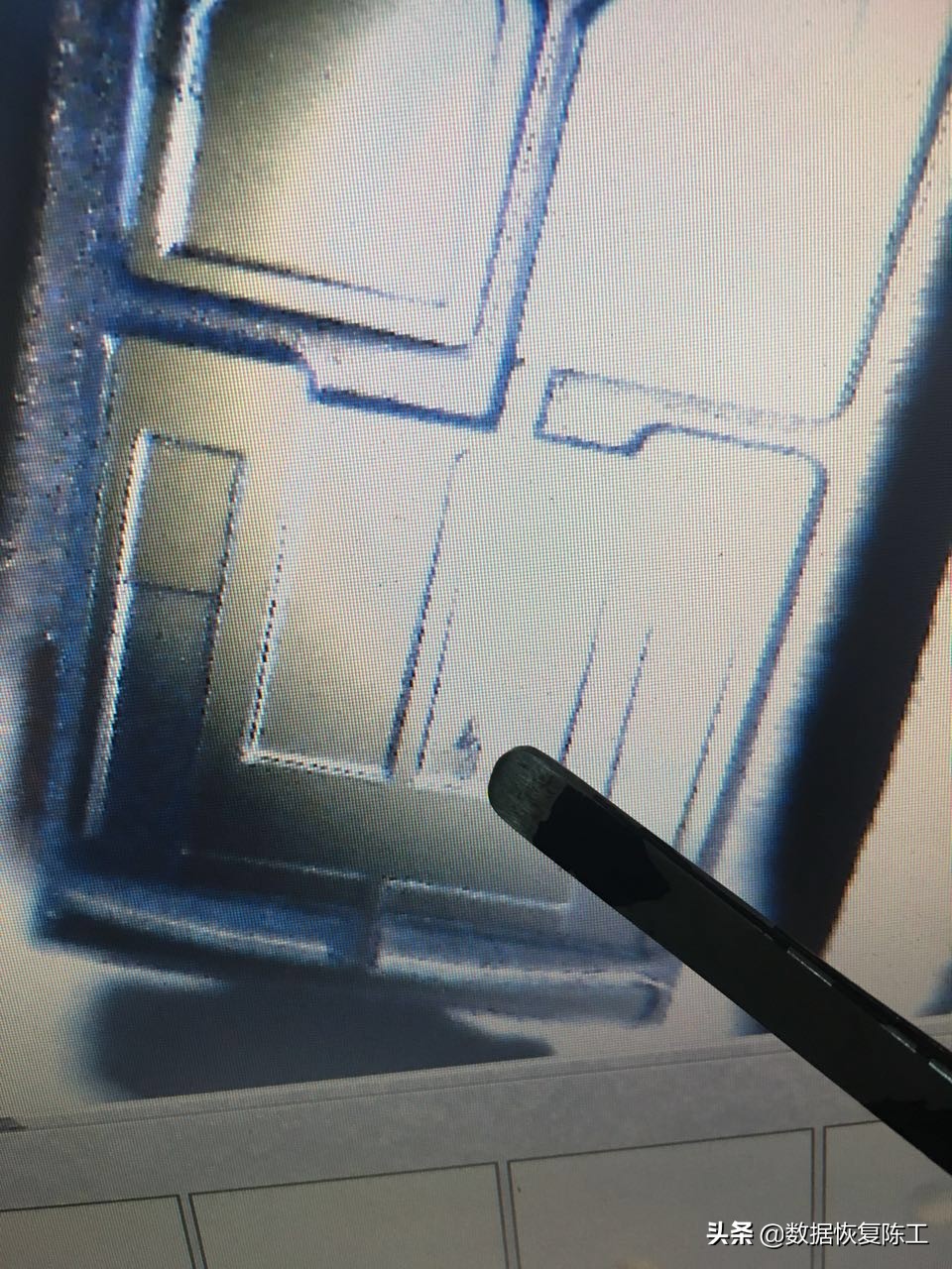 移动硬盘不读盘还吱吱吱的响,移动硬盘无法读取怎么恢复文件